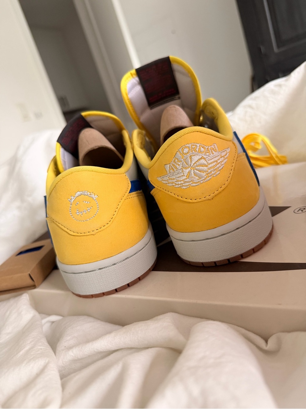 Travis Scott x Wmns Jordan 1 Retro Low OG SP ‘Canary’ - Picture 15 of 16